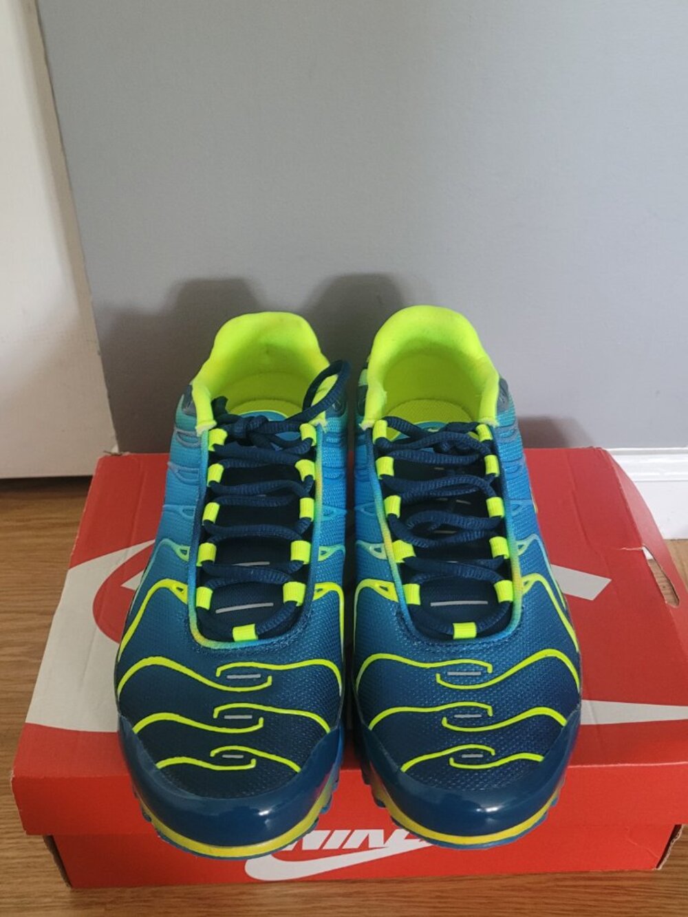 NIKE AIR MAX PLUS GS TEAL  BLUE VOLT CT0962-401 sizes 65Y  Women's 8,Men's6.5